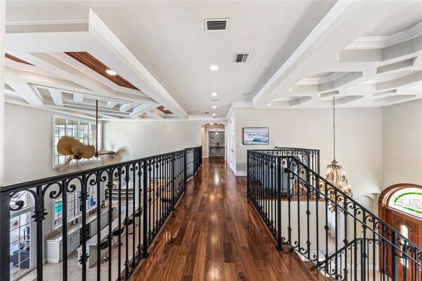 Interior, Pendant Lights, Recessed Lighting, Wood Texture Flooring