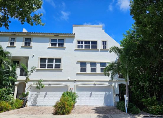 Attached, Exterior, Facade, Rowhouse