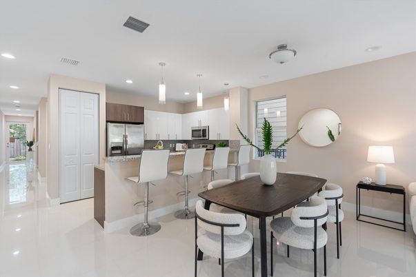 Dining room, Interior, Kitchen, Pendant Lights, Recessed Lighting, Stainless Steel Appliances