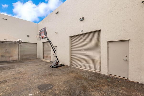 Detached Garage, Exterior