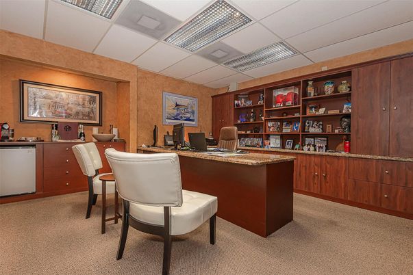 Home Office, Interior