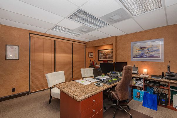 Home Office, Interior