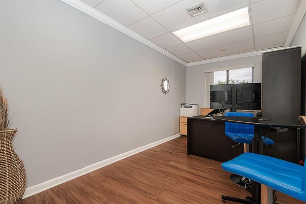 Home Office, Interior, Recessed Lighting, Wood Texture Flooring