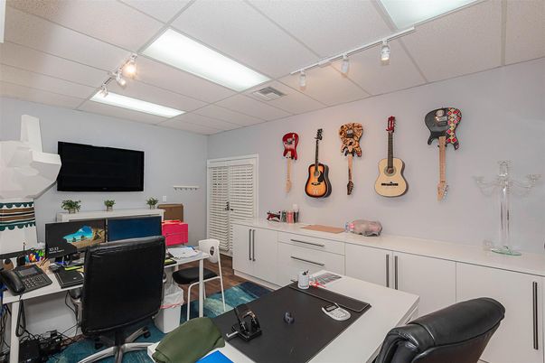 Home Office, Interior