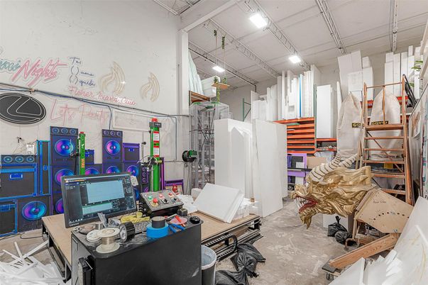Home Office, Interior