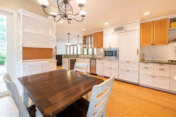 Chandelier, Dining room, Interior, Kitchen, Pendant Lights, Recessed Lighting, Wood Texture Flooring