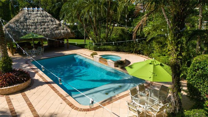 Exterior, Pool