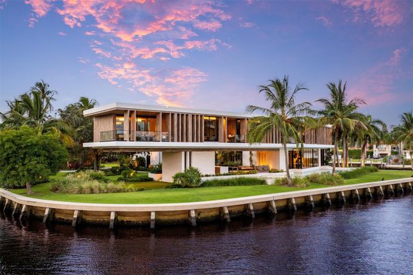 Backyard, Exterior, Facade, Modern