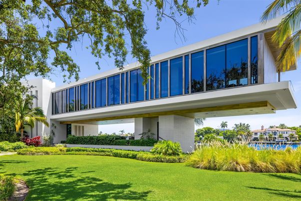 Backyard, Exterior, Facade, Modern