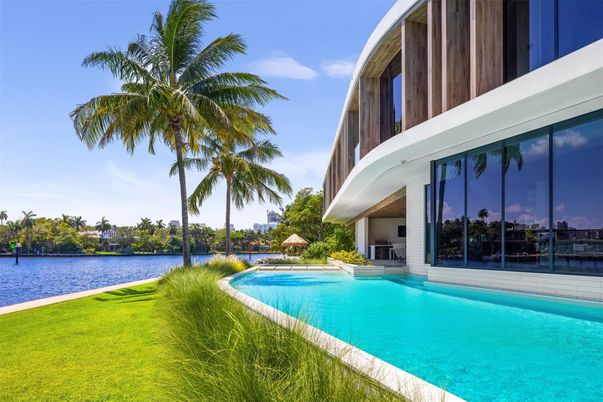 Exterior, Pool, Water