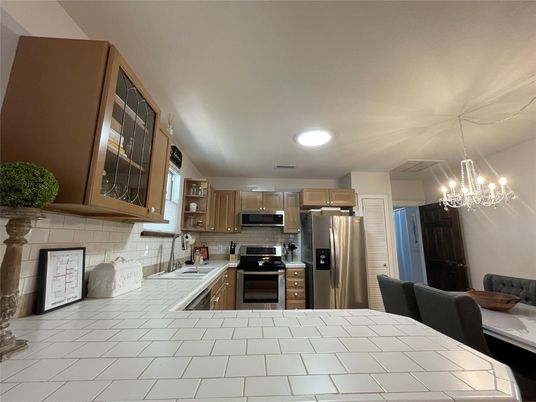 Chandelier, Interior, Kitchen, Recessed Lighting, Stainless Steel Appliances