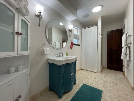 Bathroom, Interior, Recessed Lighting