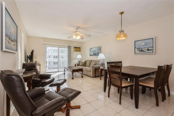 Dining room, Interior, Living room, Pendant Lights