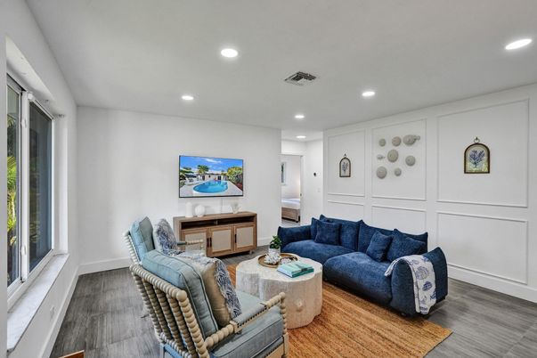 Interior, Living room, Recessed Lighting, Wood Texture Flooring