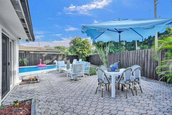 Exterior, Pool