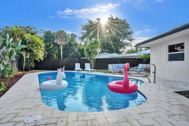 Exterior, Pool