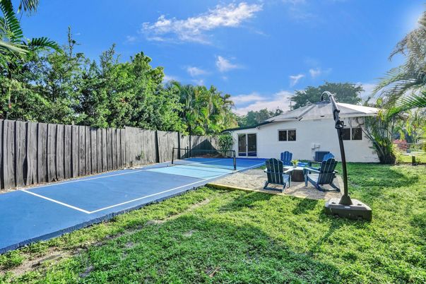 Exterior, Tennis Courts