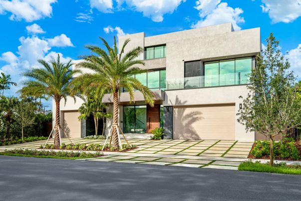 Attached, Exterior, Facade, Modern