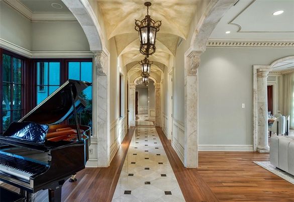 Interior, Pendant Lights, Piano, Recessed Lighting, Wood Texture Flooring