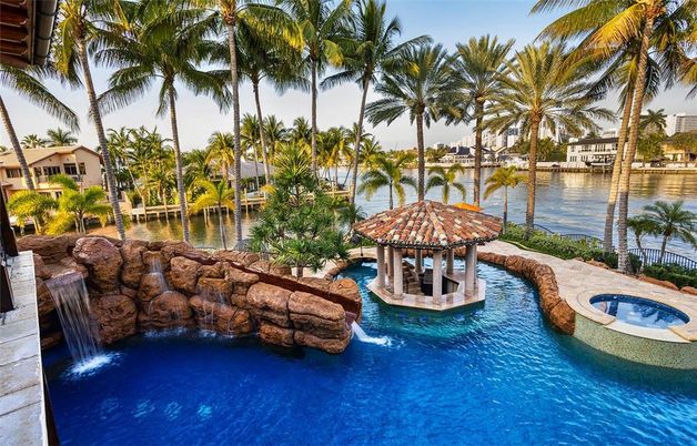 Exterior, Pool, Water