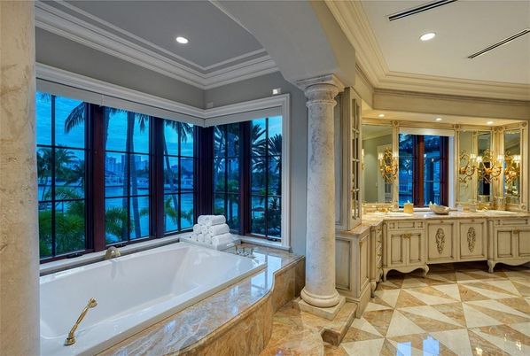 Bathroom, Dual Sink Vanities, Interior, Recessed Lighting