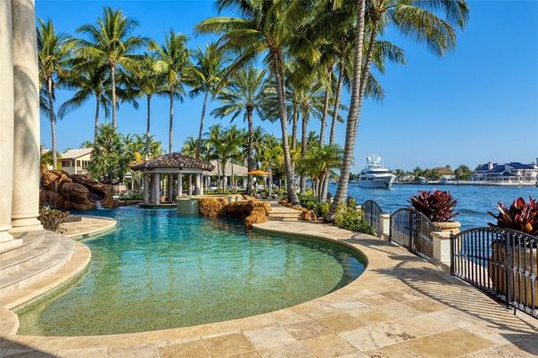 Exterior, Pool, Water
