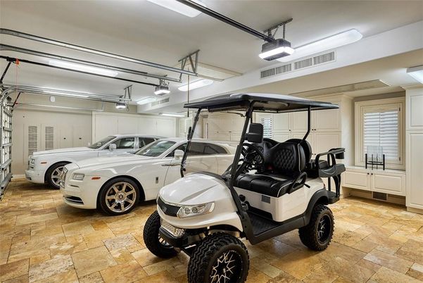 Garage, Interior