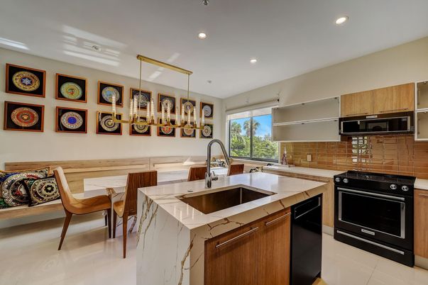 Dining room, Interior, Kitchen, Recessed Lighting, Stainless Steel Appliances