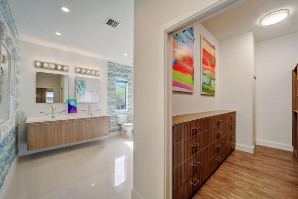 Bathroom, Interior, Recessed Lighting