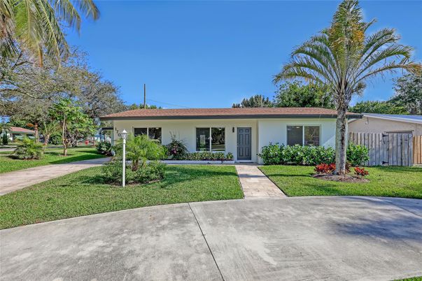 Backyard, Exterior, Facade, Ranch