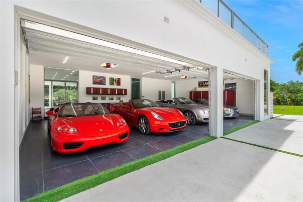 Garage, Interior