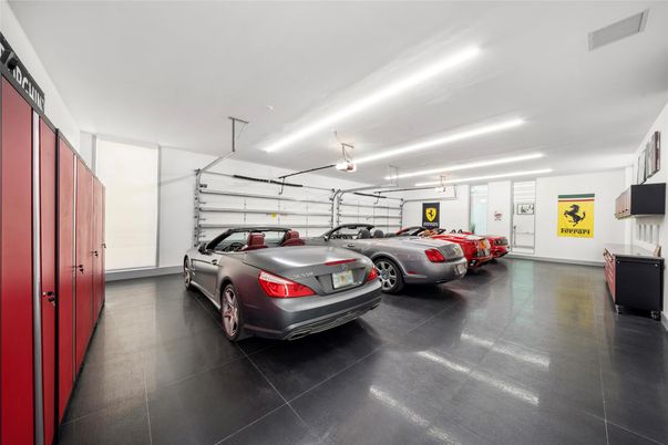 Garage, Interior