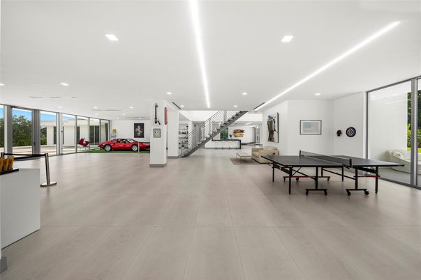 Game Room, Interior, Recessed Lighting