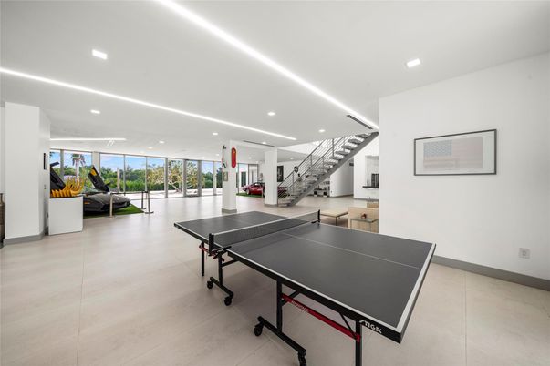 Game Room, Interior, Recessed Lighting