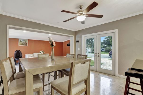 Dining room, Interior, Recessed Lighting