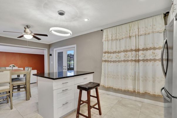 Dining room, Interior, Pendant Lights, Recessed Lighting
