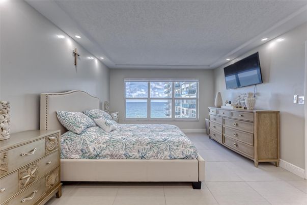Bedroom, Interior, Recessed Lighting, Water