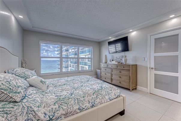 Bedroom, Interior, Recessed Lighting, Water