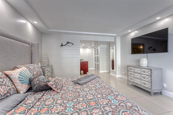 Bedroom, Interior, Recessed Lighting