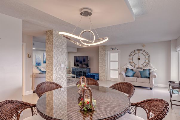 Dining room, Interior, Living room, Pendant Lights