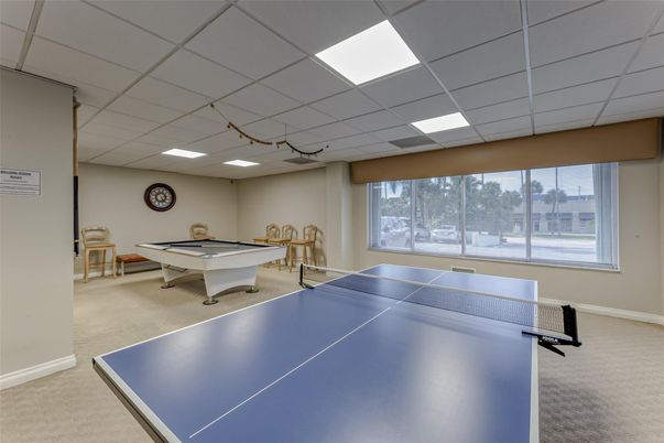 Billiard Table, Game Room, Interior