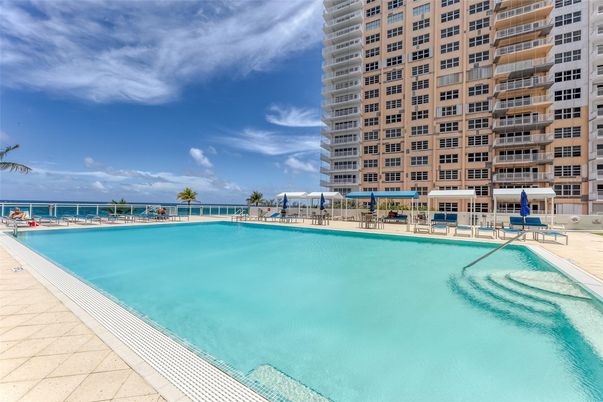 Exterior, Pool
