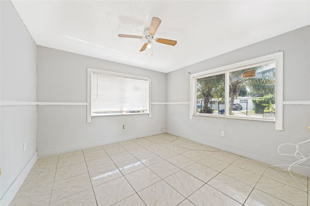 Empty room, Interior
