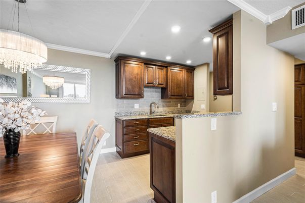 Chandelier, Dining room, Interior, Kitchen, Recessed Lighting, Wood Texture Flooring