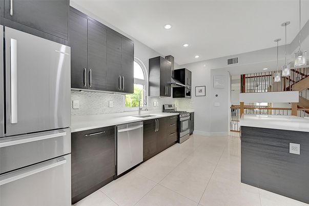Dining room, Interior, Kitchen, Pendant Lights, Recessed Lighting, Stainless Steel Appliances