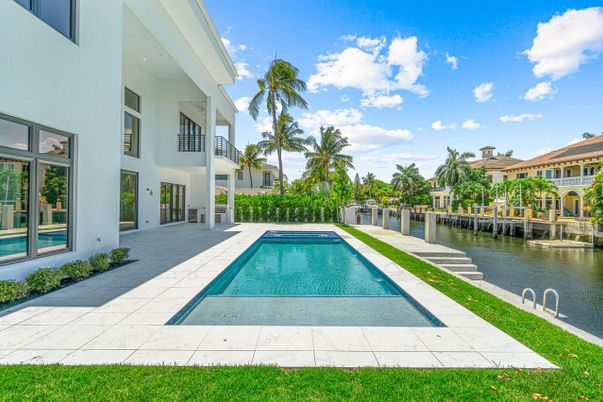 Exterior, Pool, Water