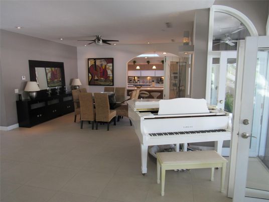 Dining room, Interior, Kitchen, Piano, Recessed Lighting