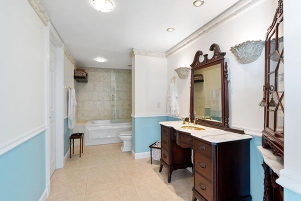Bathroom, Interior, Recessed Lighting