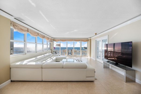 Interior, Living room, Water