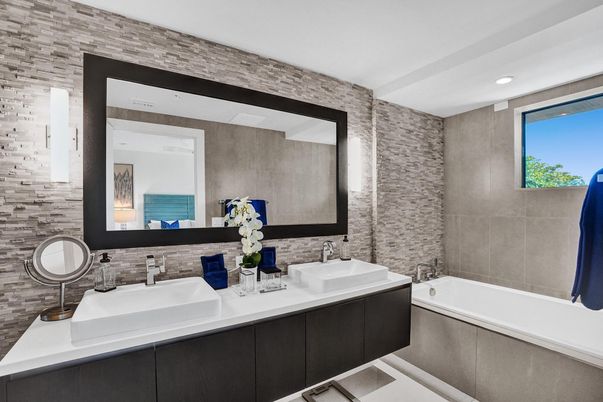 Bathroom, Dual Sink Vanities, Interior, Recessed Lighting